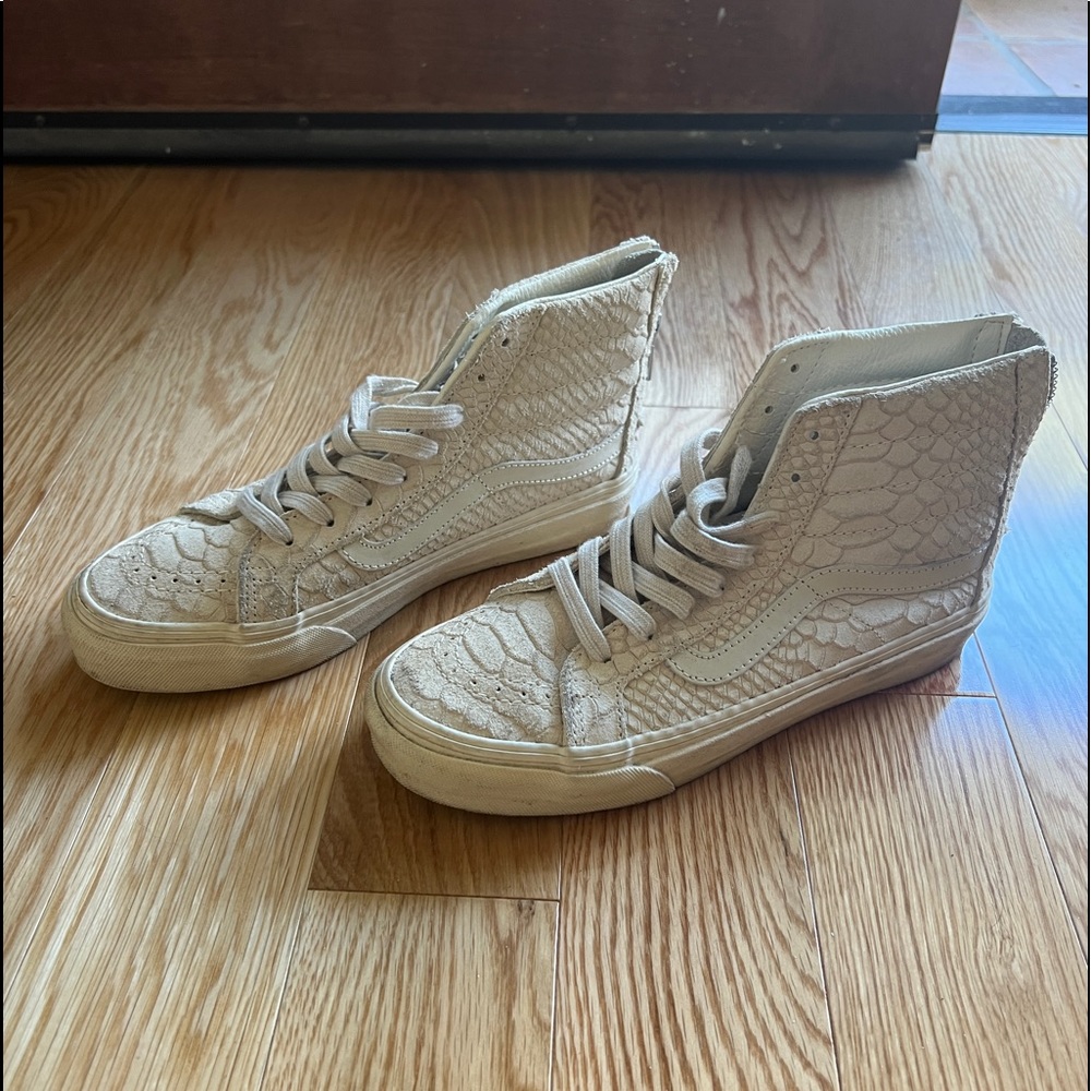 Vans SK8-Hi in Mono Python Angora,  Womens 6.5